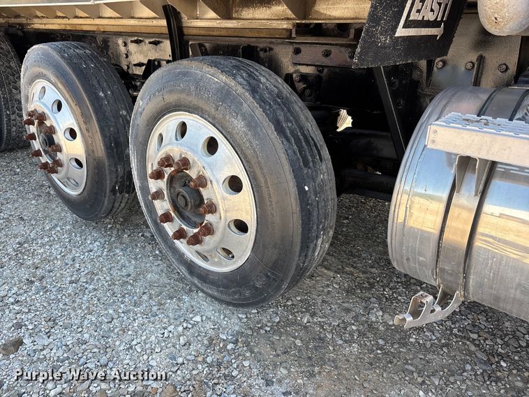 image for item ER3113 2004 Mack CV dump truck