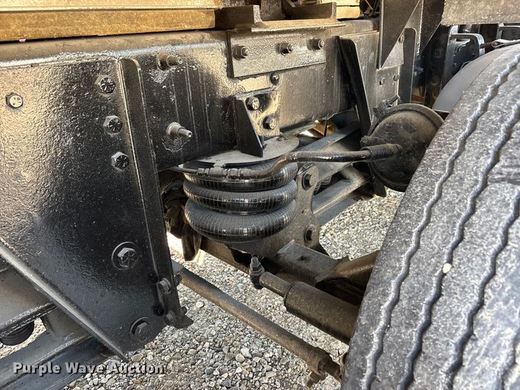 image for item ER3113 2004 Mack CV dump truck