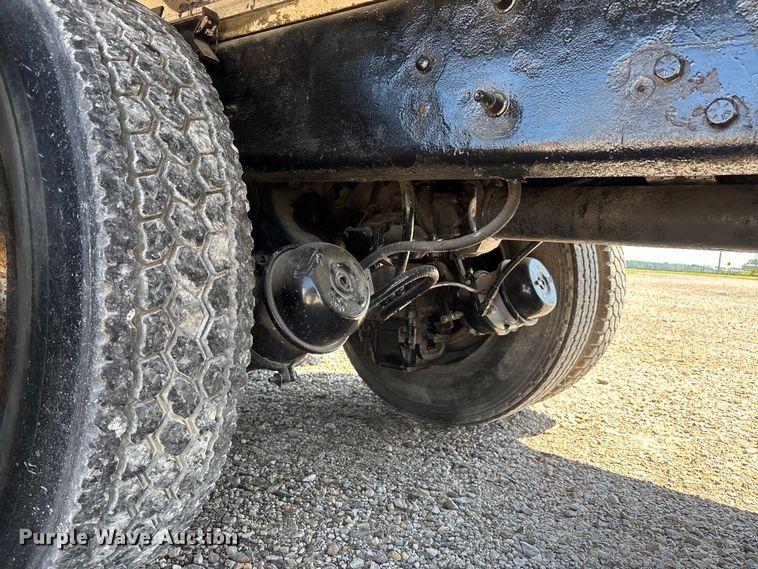 image for item ER3113 2004 Mack CV dump truck