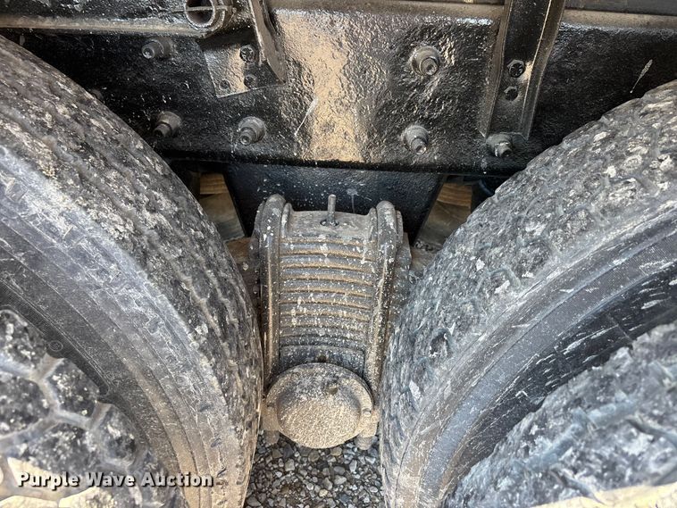 image for item ER3113 2004 Mack CV dump truck