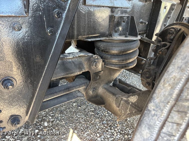 image for item ER3113 2004 Mack CV dump truck
