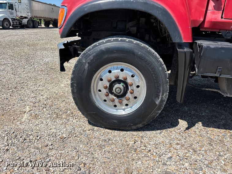 image for item ER3113 2004 Mack CV dump truck