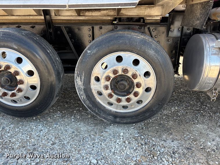 image for item ER3113 2004 Mack CV dump truck