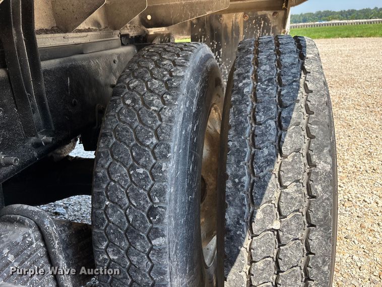 image for item ER3113 2004 Mack CV dump truck