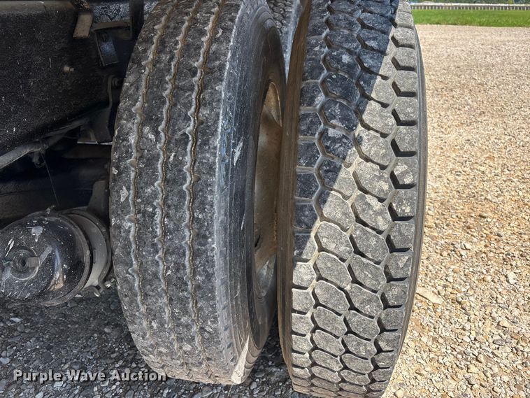 image for item ER3113 2004 Mack CV dump truck