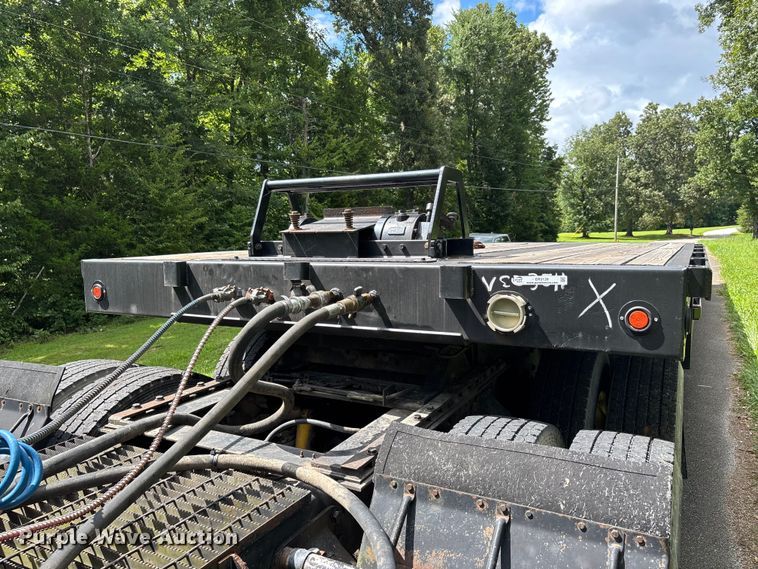 image for item ER3139 2001 Ledwell & Son's Enterprises 1L9 drop deck equipment trailer