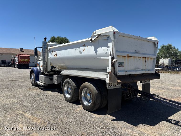 image for item ER7683 2006 Freightliner Coronado dump truck