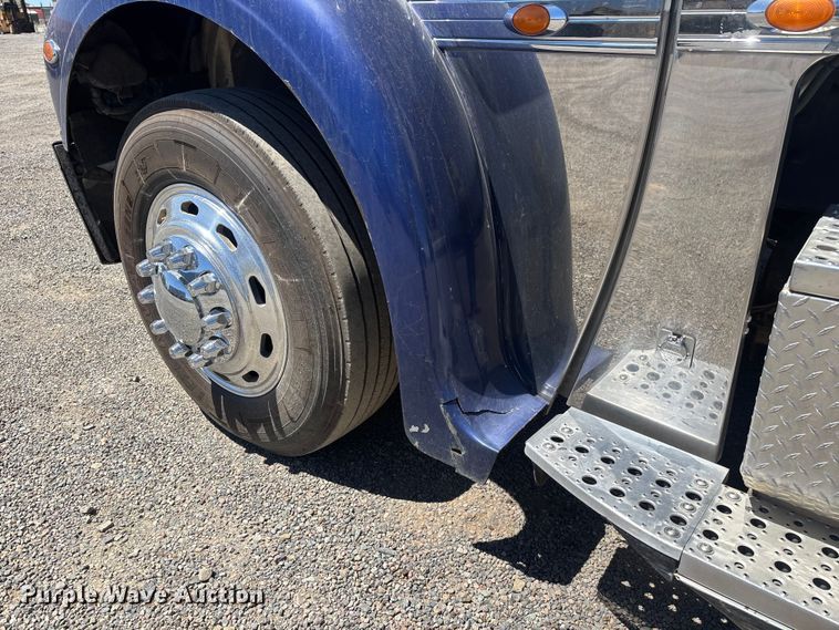 image for item ER7683 2006 Freightliner Coronado dump truck