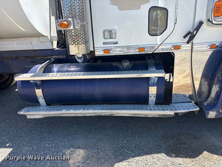 image for item ER7683 2006 Freightliner Coronado dump truck