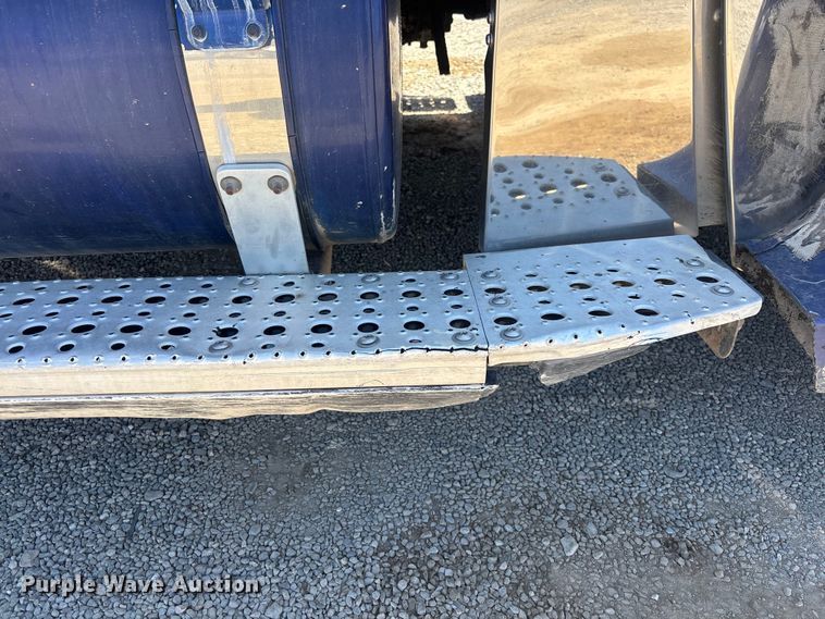 image for item ER7683 2006 Freightliner Coronado dump truck