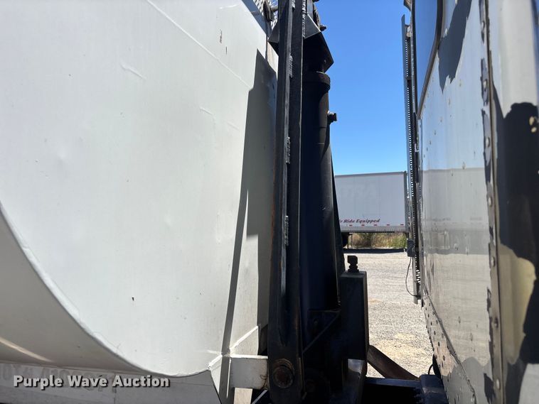 image for item ER7683 2006 Freightliner Coronado dump truck
