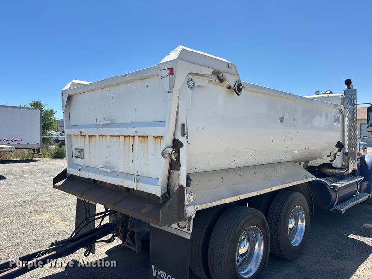 image for item ER7683 2006 Freightliner Coronado dump truck