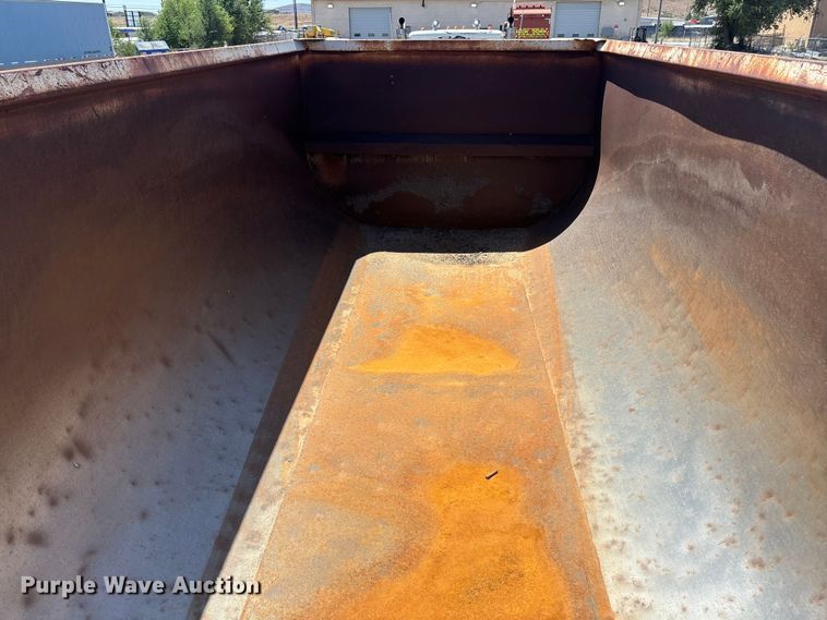image for item ER7683 2006 Freightliner Coronado dump truck