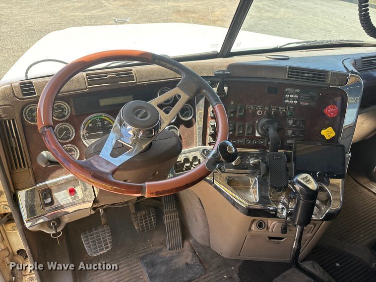 image for item ER7683 2006 Freightliner Coronado dump truck