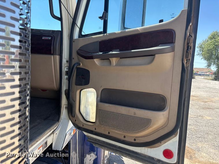 image for item ER7683 2006 Freightliner Coronado dump truck