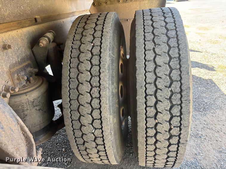 image for item ER7683 2006 Freightliner Coronado dump truck