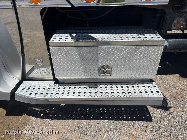 image for item ER7684 2007 Freightliner Coronado dump truck