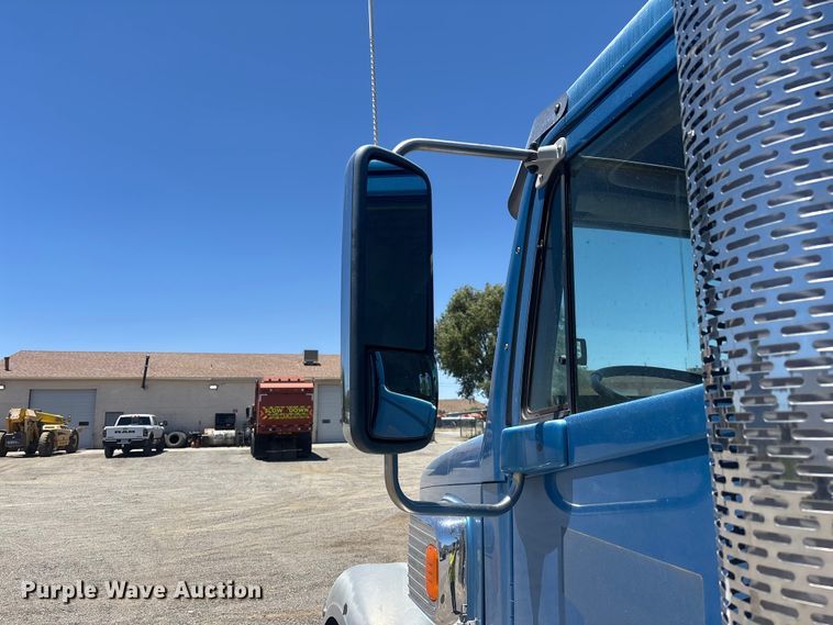 image for item ER7684 2007 Freightliner Coronado dump truck