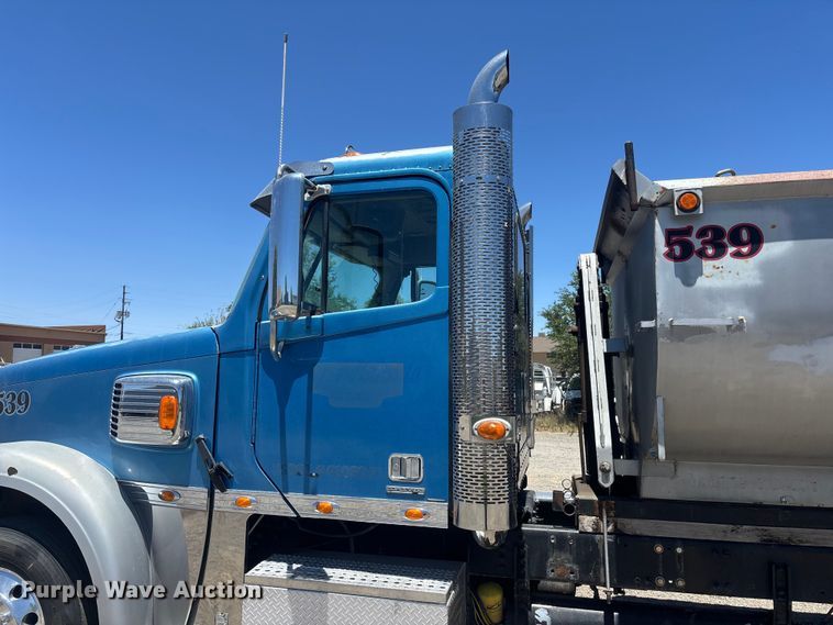 image for item ER7684 2007 Freightliner Coronado dump truck