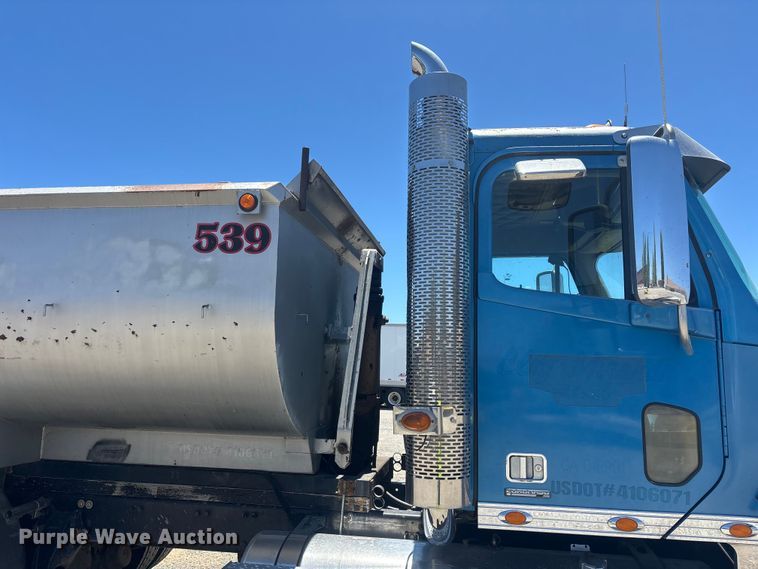 image for item ER7684 2007 Freightliner Coronado dump truck