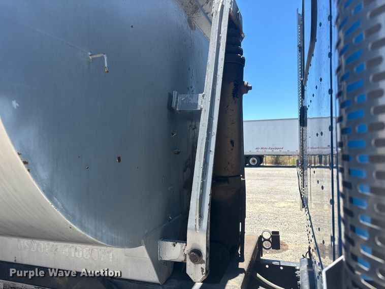 image for item ER7684 2007 Freightliner Coronado dump truck