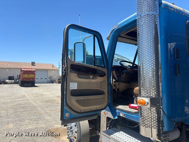 image for item ER7684 2007 Freightliner Coronado dump truck