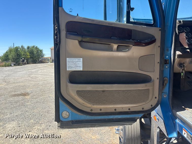 image for item ER7684 2007 Freightliner Coronado dump truck
