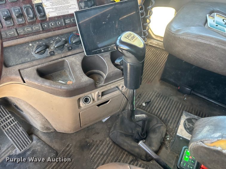 image for item ER7684 2007 Freightliner Coronado dump truck
