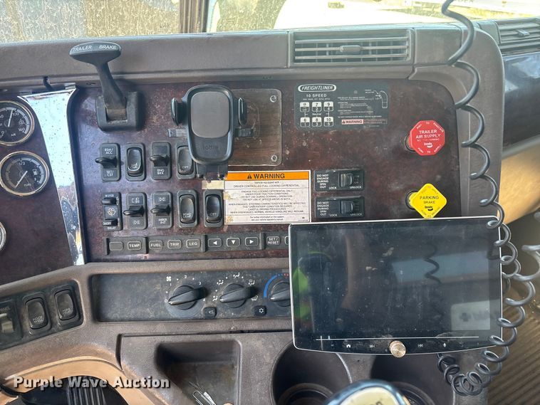 image for item ER7684 2007 Freightliner Coronado dump truck