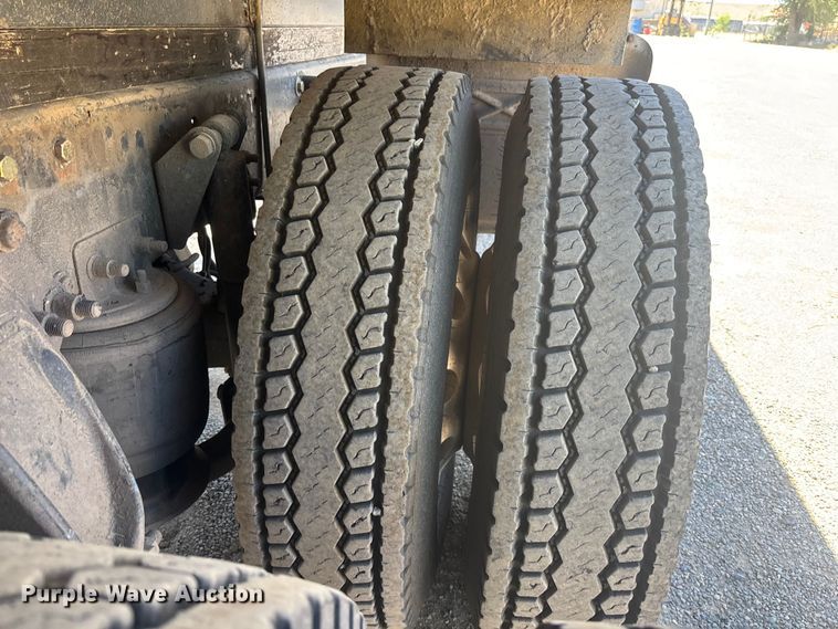 image for item ER7684 2007 Freightliner Coronado dump truck