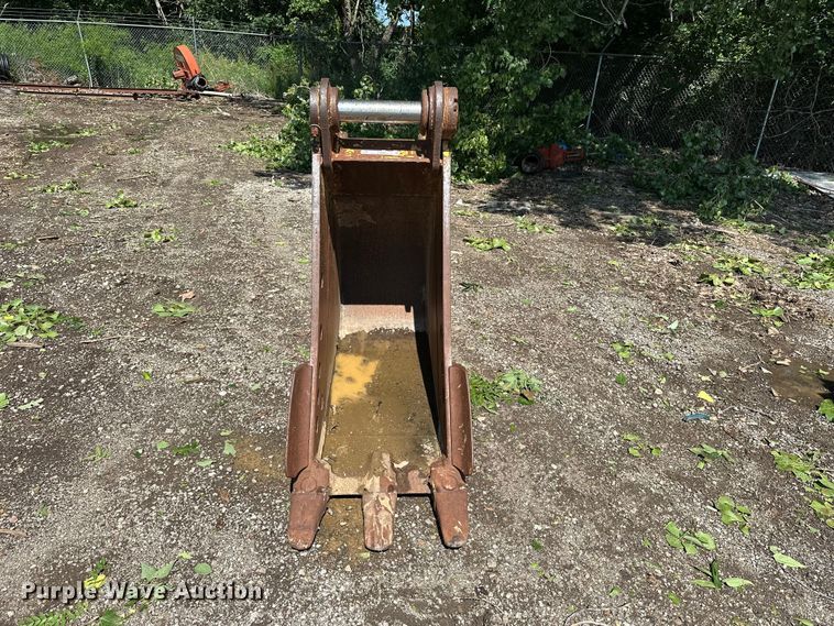 image for item ES6501 Caterpillar 320 excavator bucket