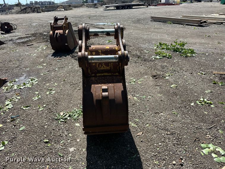 image for item ES6501 Caterpillar 320 excavator bucket