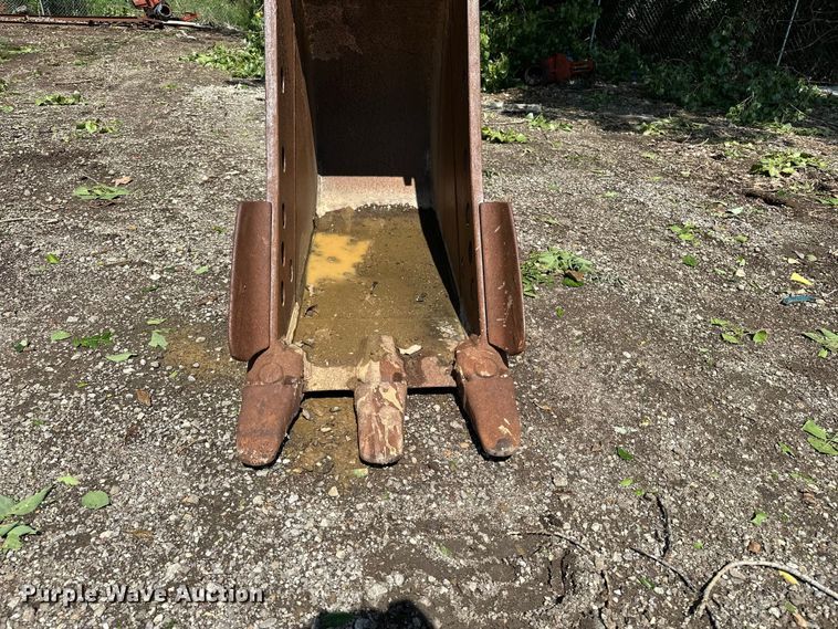 image for item ES6501 Caterpillar 320 excavator bucket