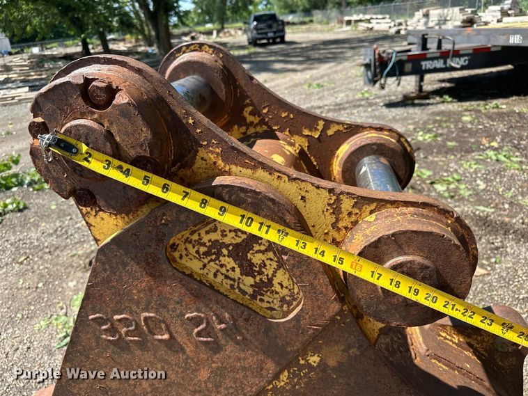 image for item ES6501 Caterpillar 320 excavator bucket