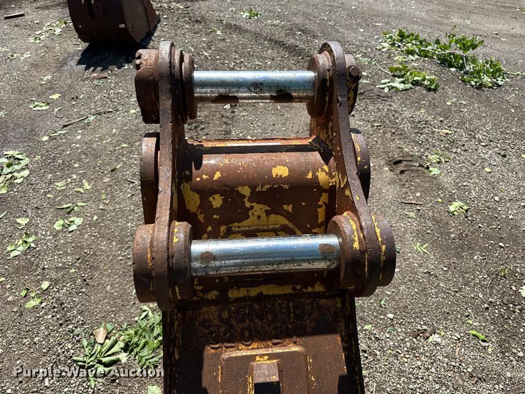 image for item ES6501 Caterpillar 320 excavator bucket