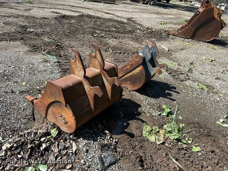image for item ES6503 (2) excavator buckets