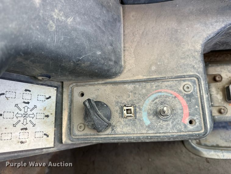 image for item ES6504 2012 Takeuchi TL250 tracked skid steer loader