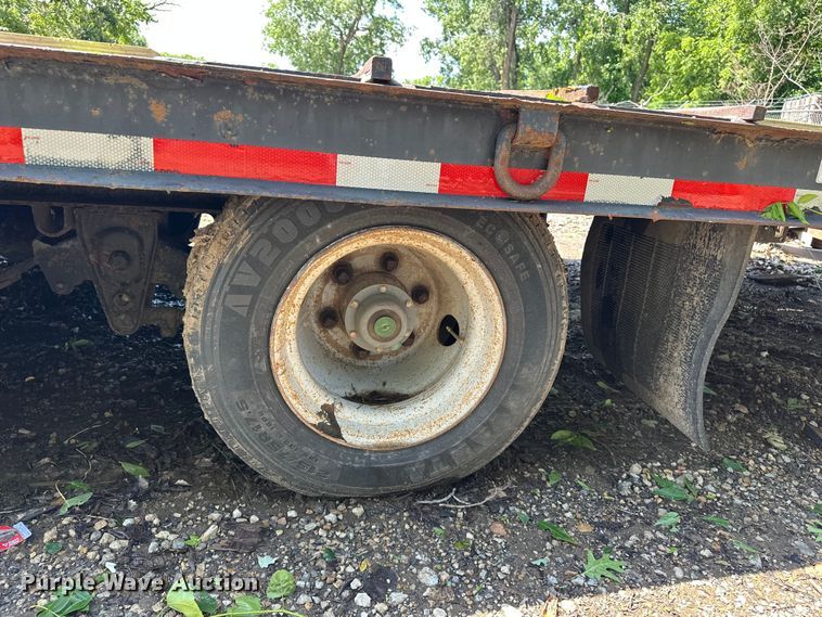 image for item ES6505 1997 Trail King tilt deck equipment trailer