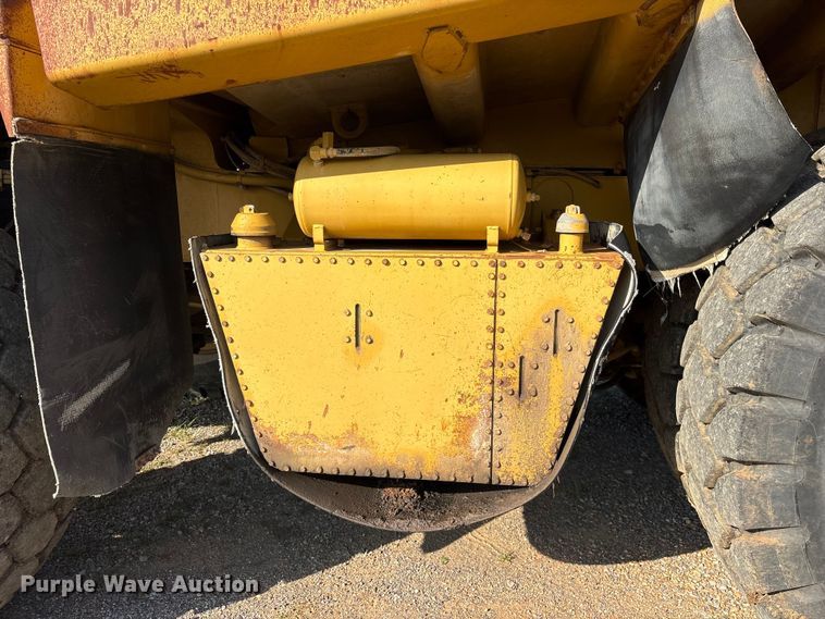 image for item ET0090 1990 Caterpillar 769C articulated haul truck