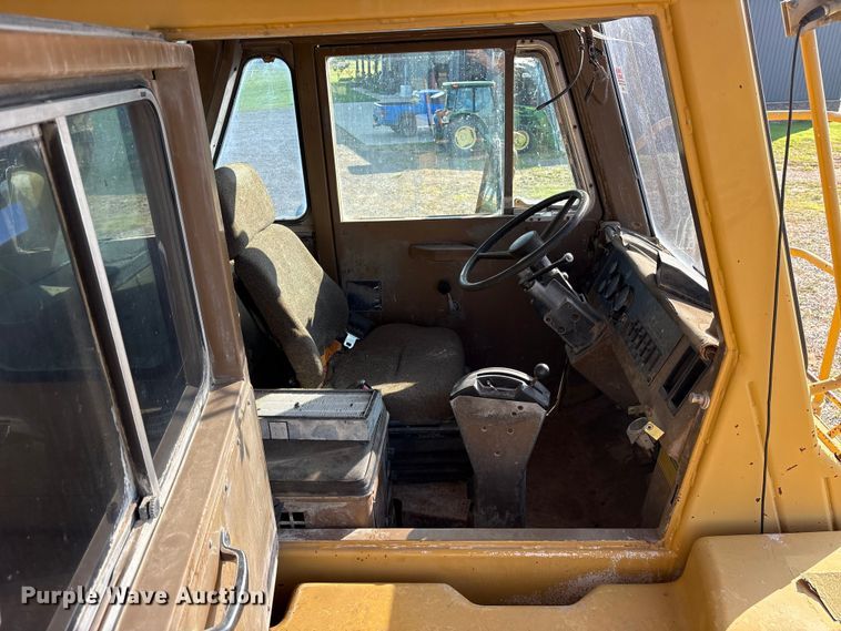 image for item ET0090 1990 Caterpillar 769C articulated haul truck