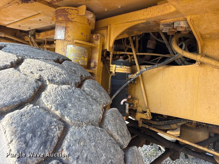 image for item ET0090 1990 Caterpillar 769C articulated haul truck