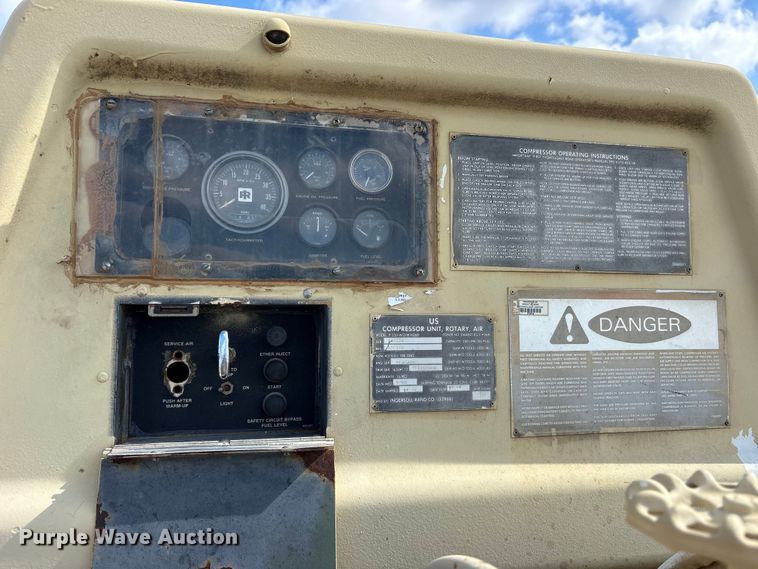 image for item ET0114 1985 Ingersoll Rand P-250-W-D-M-H268 air compressor
