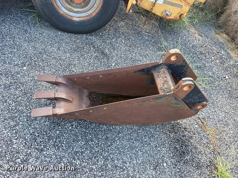 image for item ET0116 Skid steer and backhoe buckets
