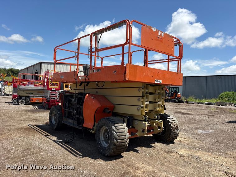 image for item ET0123 2015 JLG 4394RT scissor lift