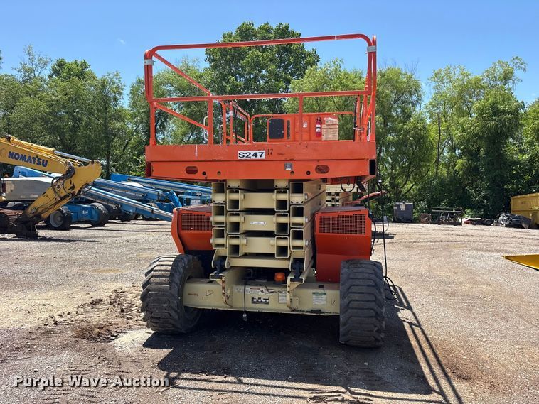 image for item ET0123 2015 JLG 4394RT scissor lift
