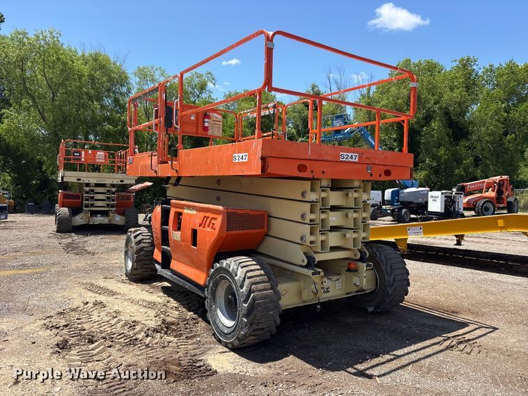image for item ET0123 2015 JLG 4394RT scissor lift