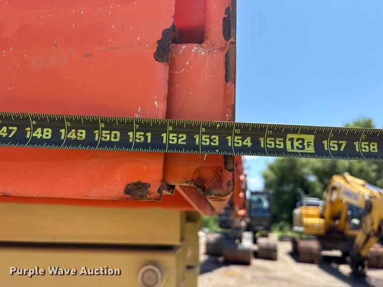 image for item ET0123 2015 JLG 4394RT scissor lift
