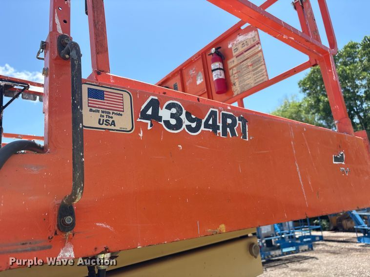 image for item ET0123 2015 JLG 4394RT scissor lift