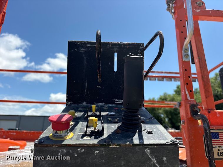 image for item ET0123 2015 JLG 4394RT scissor lift