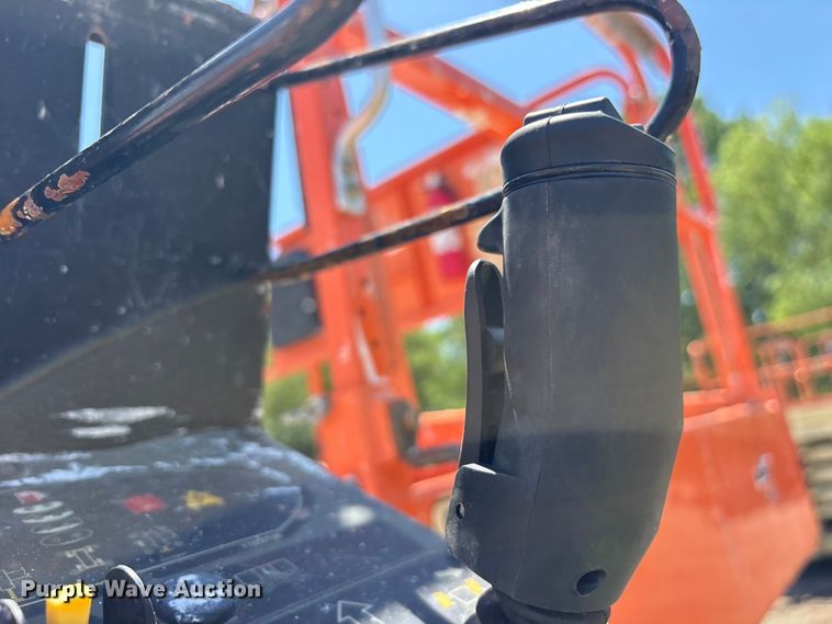image for item ET0123 2015 JLG 4394RT scissor lift